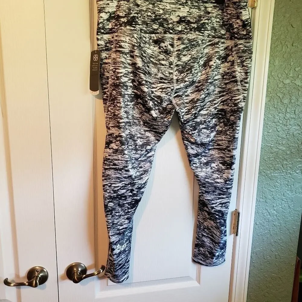 NEW DAISY Fuentes fit athletic leggings, side pockets, size‎ 3X